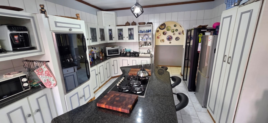 5 Bedroom Property for Sale in Wilkoppies North West